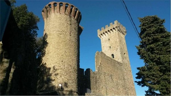 casa indipendente in vendita a Luni in zona Casano