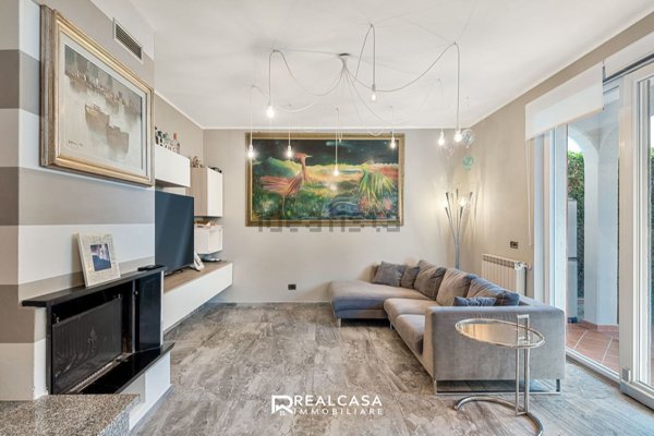 casa indipendente in vendita a Luni