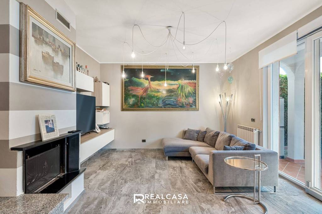 casa indipendente in vendita a Luni