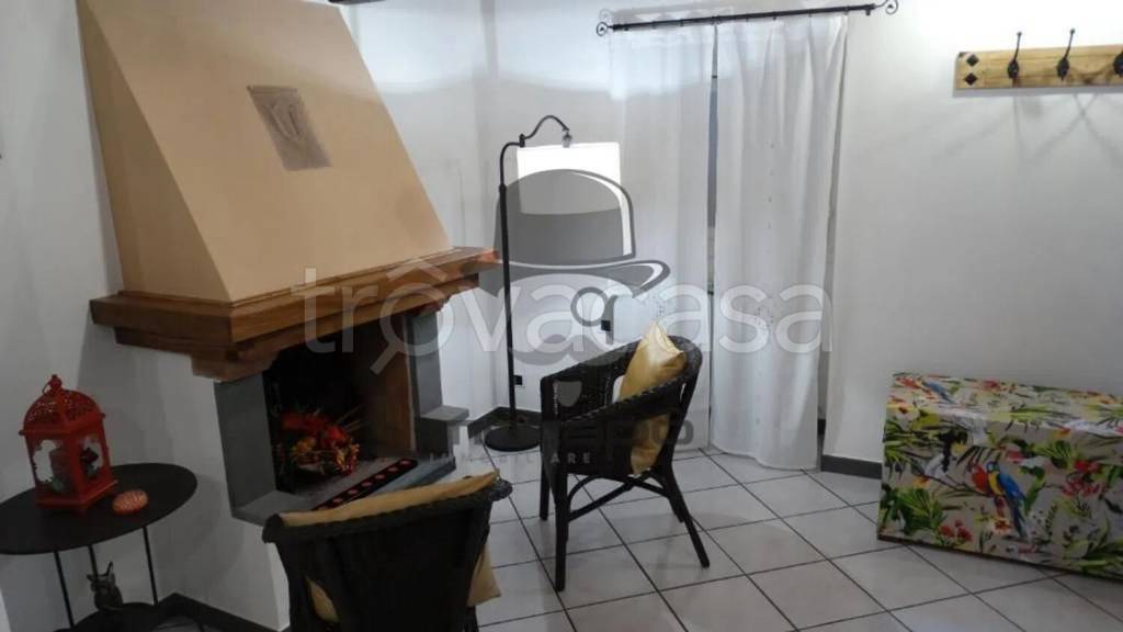 casa indipendente in vendita a Luni in zona Nicola