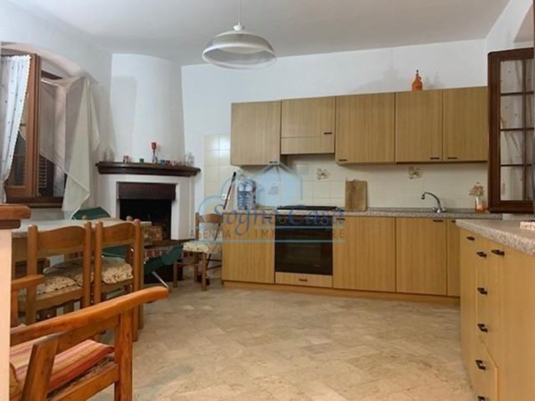 casa indipendente in vendita a Luni in zona Casano