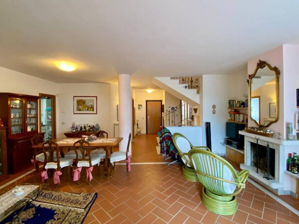 casa indipendente in vendita a Luni in zona Isola