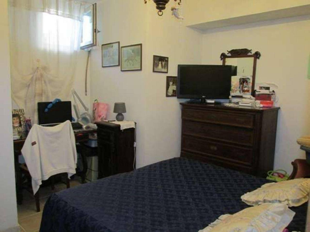 casa indipendente in vendita a Luni in zona Dogana