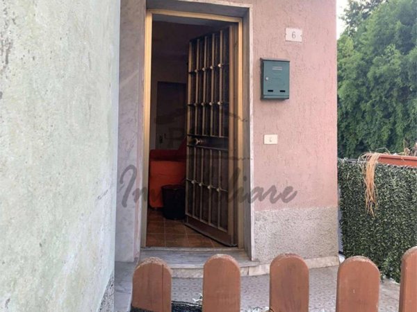 casa indipendente in vendita a Luni in zona Casano