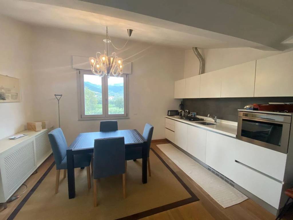 casa indipendente in vendita a Luni