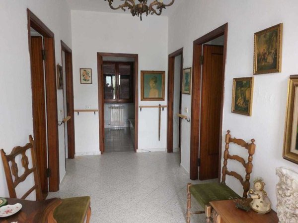 casa semindipendente in vendita a Luni in zona Dogana