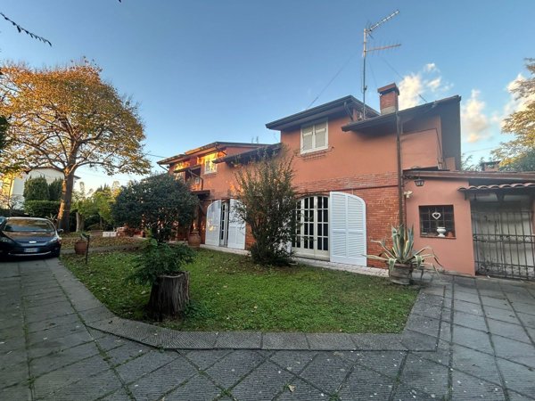 casa indipendente in vendita a Luni in zona Isola