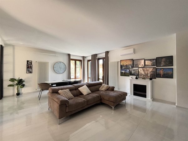 villa in vendita a Luni in zona Isola