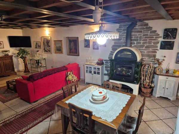 casa semindipendente in vendita a Luni