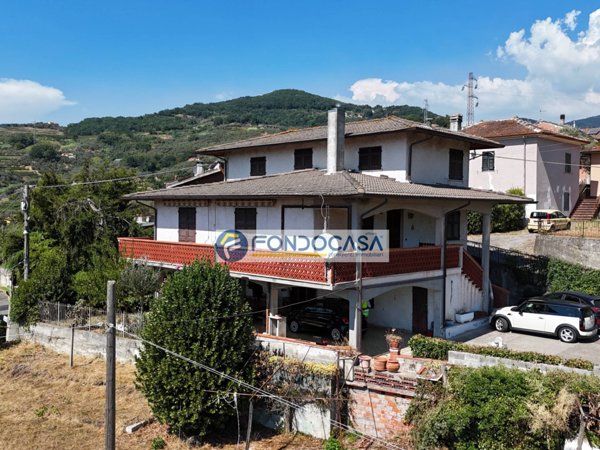 casa indipendente in vendita a Luni in zona Casano