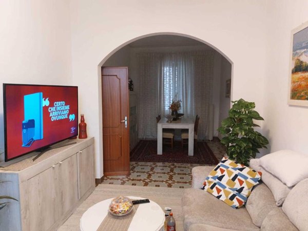 casa indipendente in vendita a Luni in zona Isola