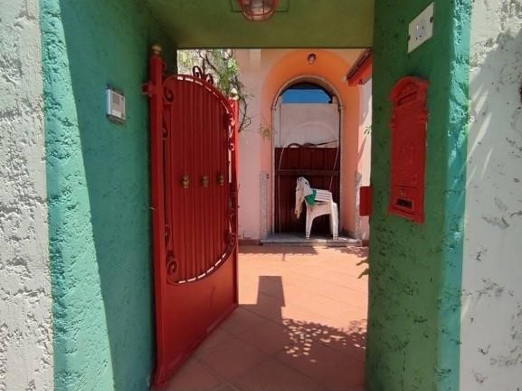 casa indipendente in vendita a Luni in zona Casano
