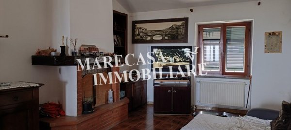 appartamento in vendita a Luni in zona Nicola