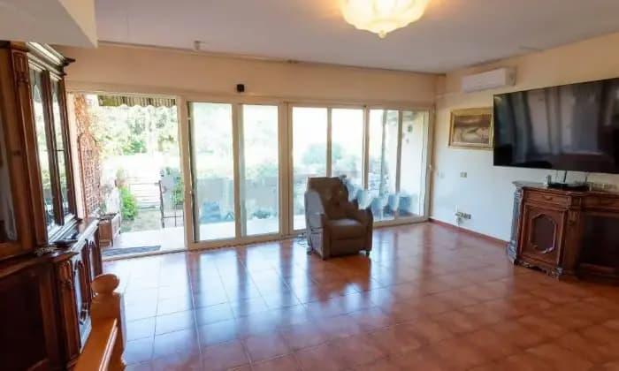 casa indipendente in vendita a Luni