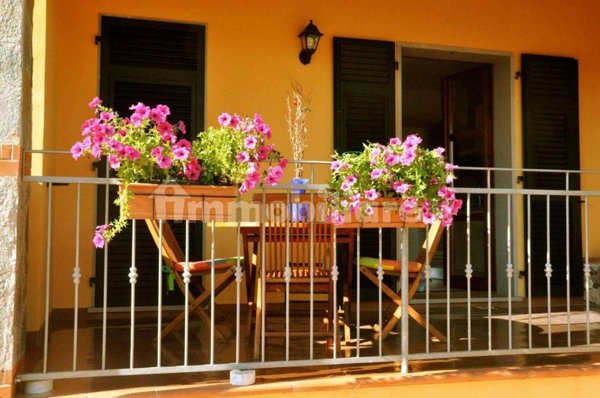 casa indipendente in vendita a Luni