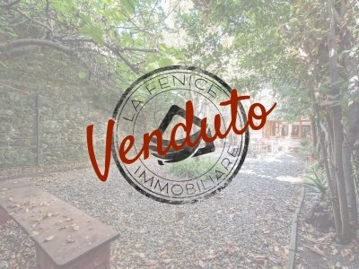 casa indipendente in vendita a Luni