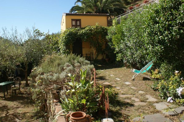 casa indipendente in vendita a Luni in zona Casano