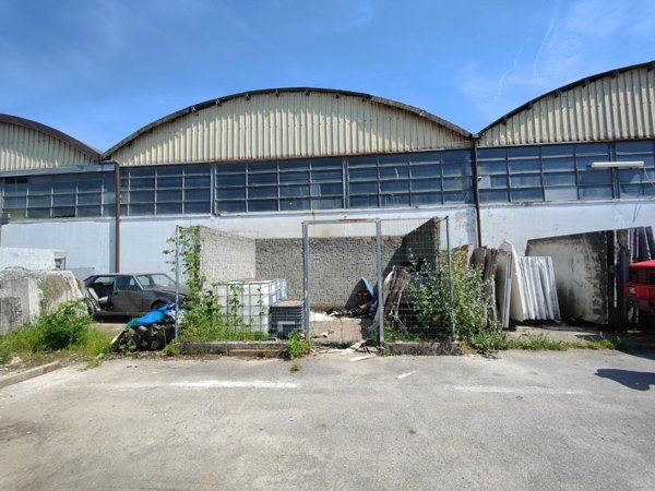 capannone in vendita a Luni in zona Dogana