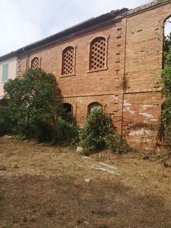 casa indipendente in vendita a Luni