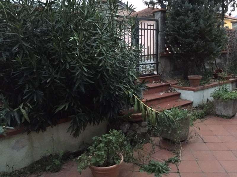 casa indipendente in vendita a Luni