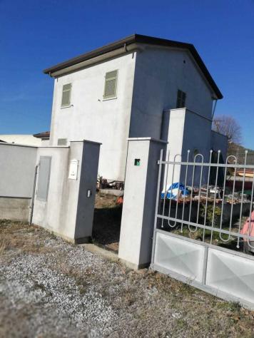 casa indipendente in vendita a Luni