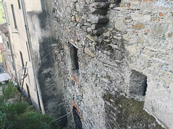 esavano in vendita a Luni in zona Casano