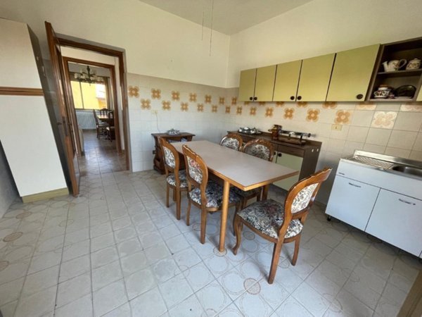 casa indipendente in vendita a Luni in zona Dogana