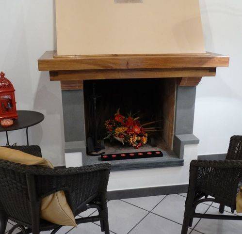 casa indipendente in vendita a Luni in zona Nicola