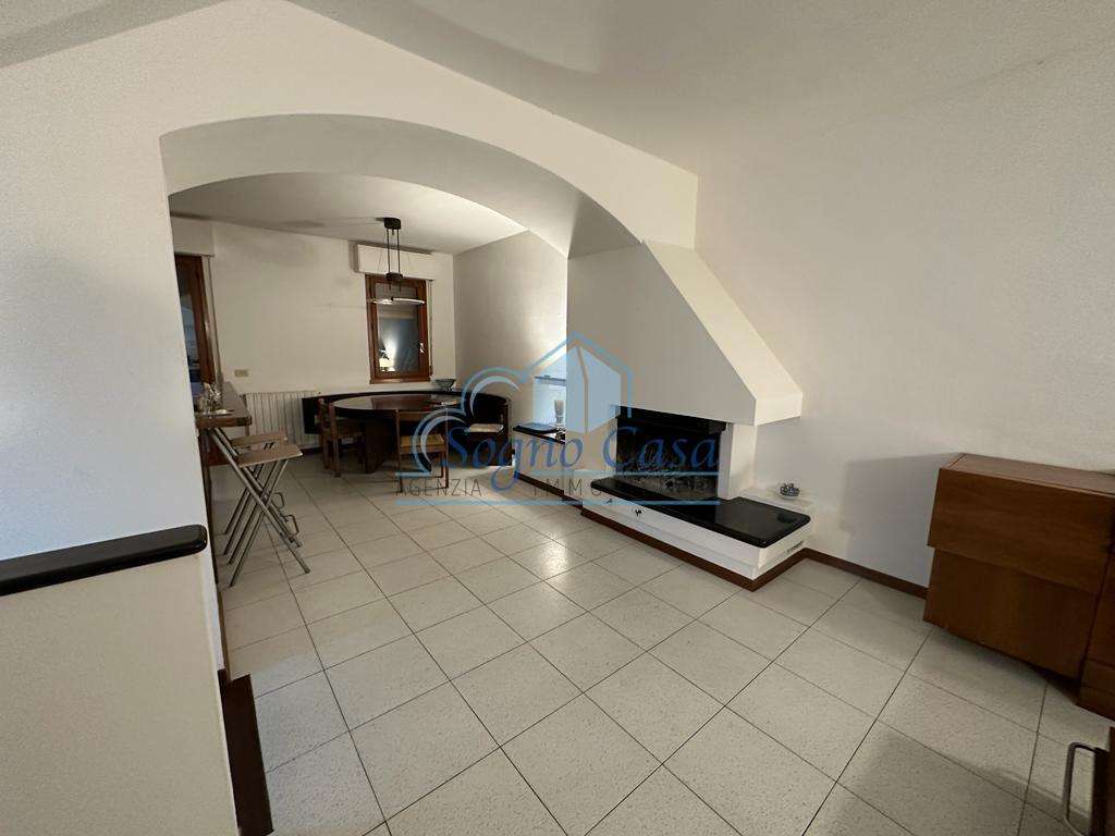 casa indipendente in vendita a Luni