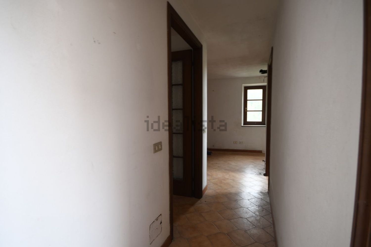 casa indipendente in vendita a Luni
