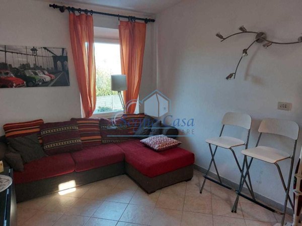 casa indipendente in vendita a Luni in zona Serravalle