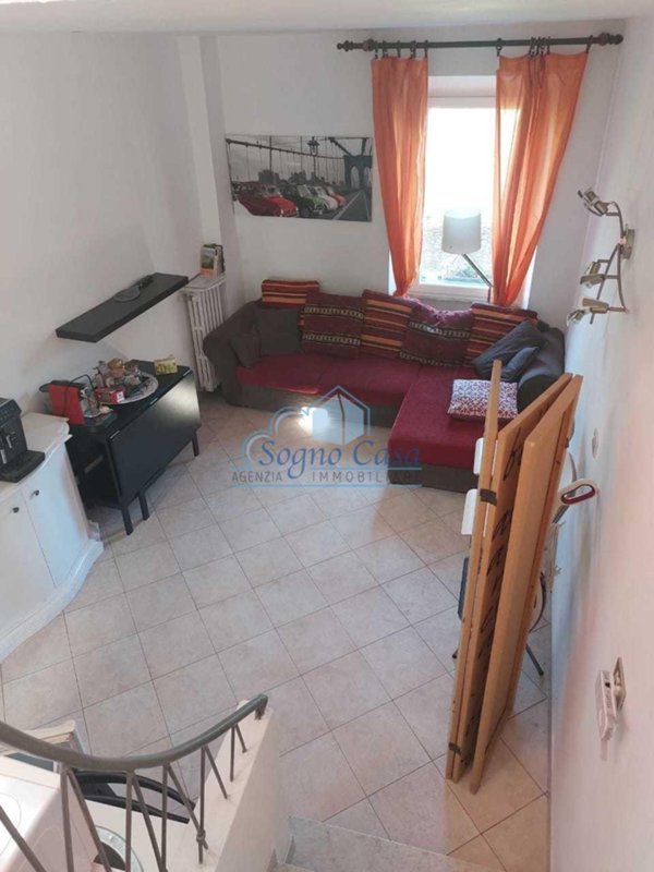 casa indipendente in vendita a Luni
