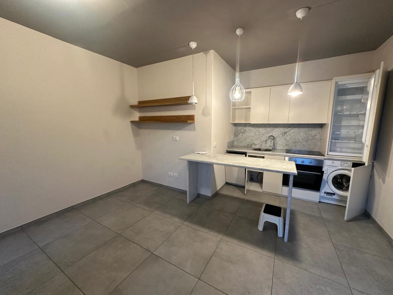 appartamento in vendita a Luni in zona Dogana