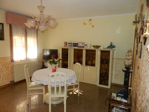 casa indipendente in vendita a Luni in zona Casano