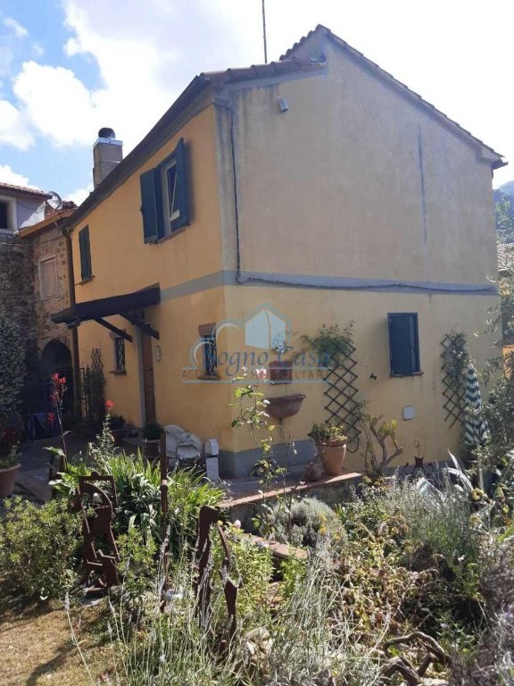 casa indipendente in vendita a Luni