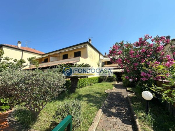 appartamento in vendita a Luni