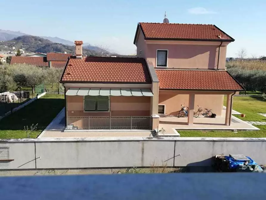 casa indipendente in vendita a Luni