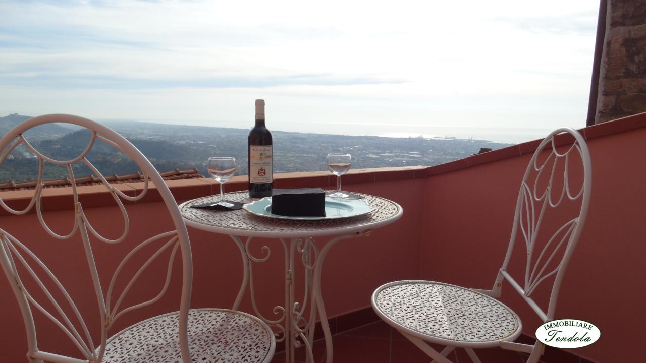 casa indipendente in vendita a Luni in zona Nicola