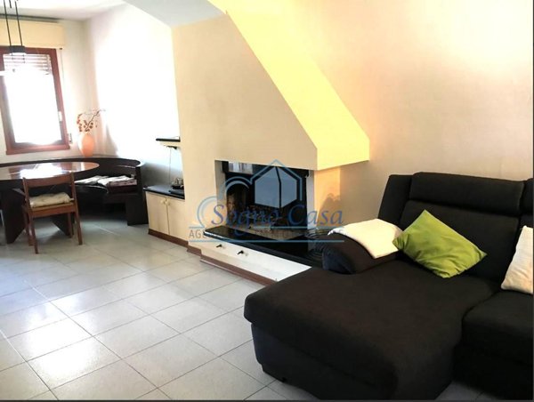 casa indipendente in vendita a Luni
