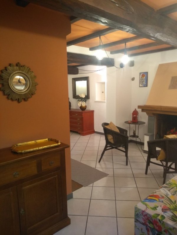 casa indipendente in vendita a Luni in zona Nicola
