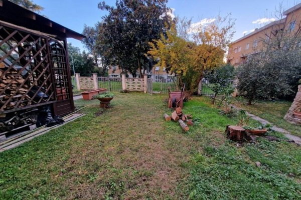 appartamento in vendita a Luni in zona Dogana