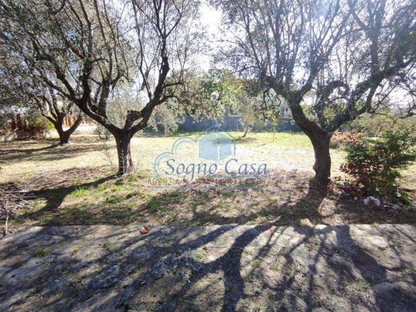 casa indipendente in vendita a Luni in zona Casano
