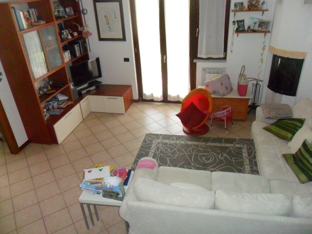 casa indipendente in vendita a Luni in zona Isola