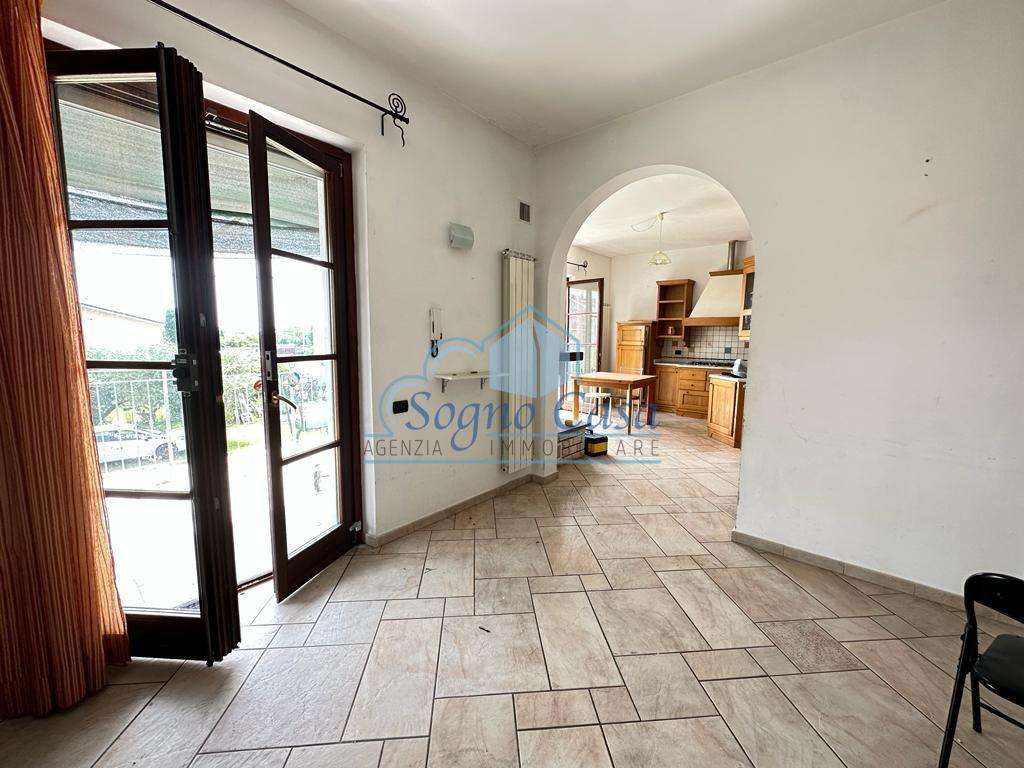 casa indipendente in vendita a Luni