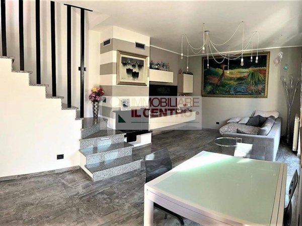 casa indipendente in vendita a Luni