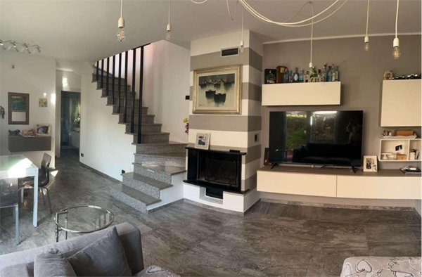 casa indipendente in vendita a Luni in zona Casano