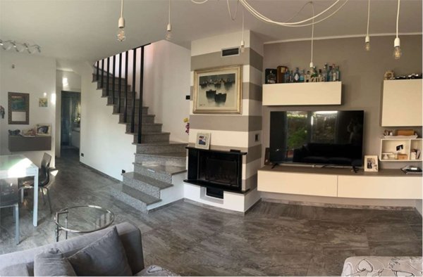 casa indipendente in vendita a Luni in zona Casano
