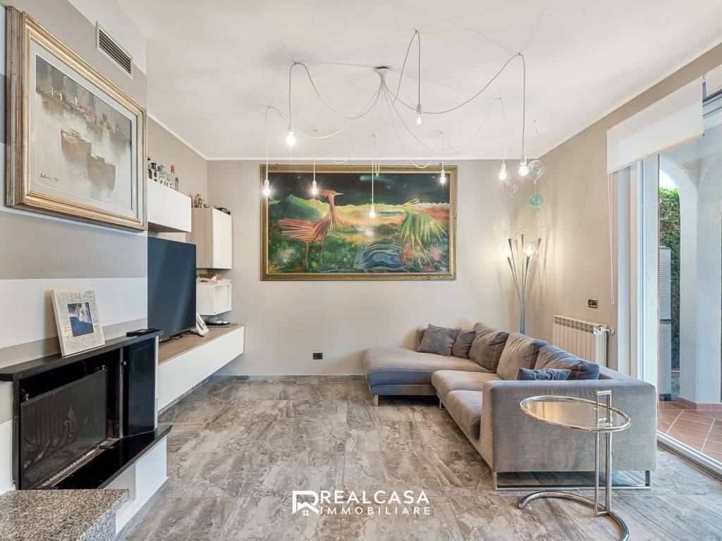 casa indipendente in vendita a Luni