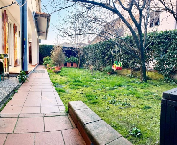 casa indipendente in vendita a Luni