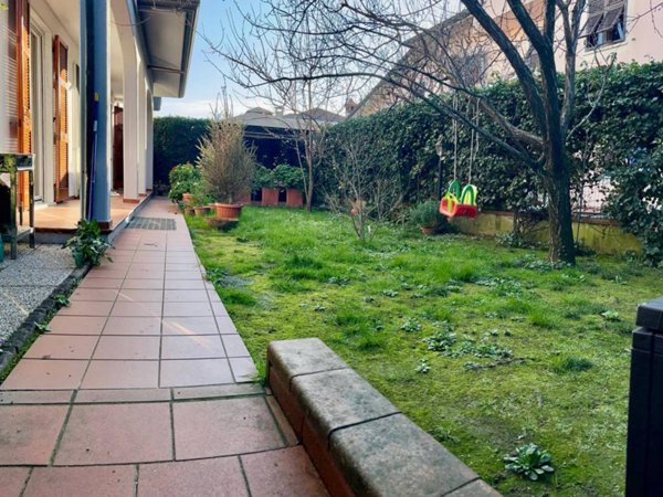 casa indipendente in vendita a Luni